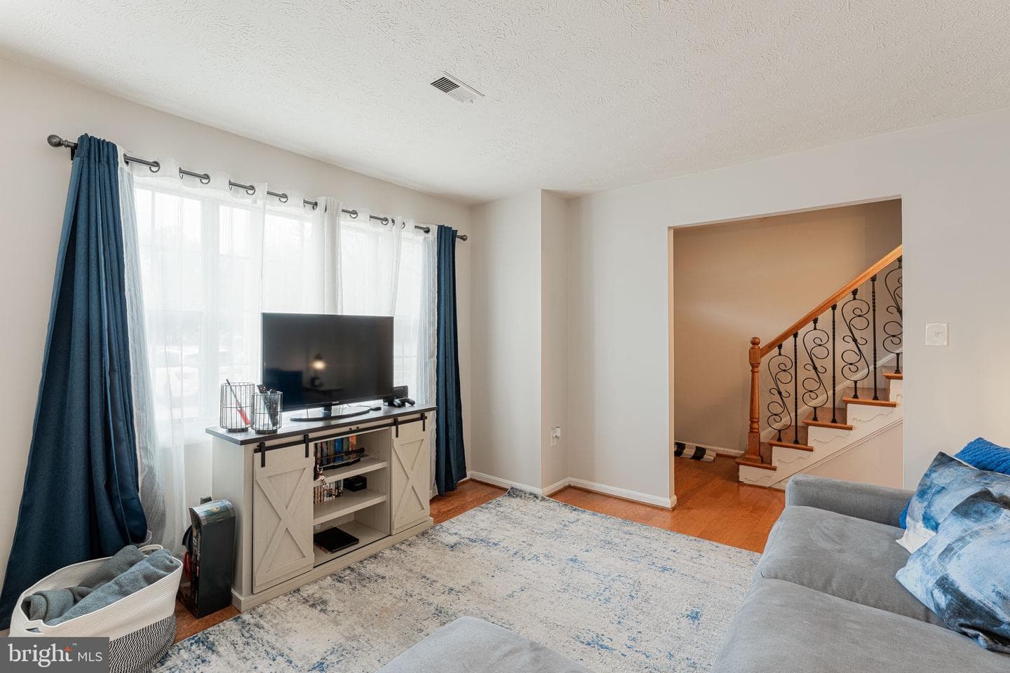 9093 Florin Way photo 4