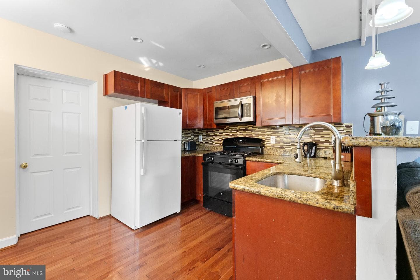 1709 Langley Way photo 6