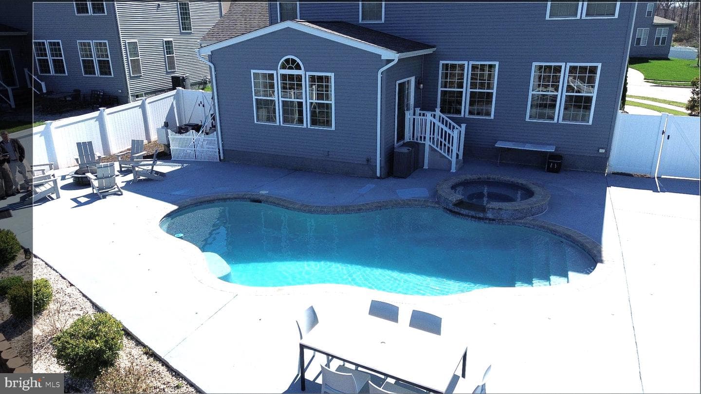 12304 Welford Manor Drive photo 4