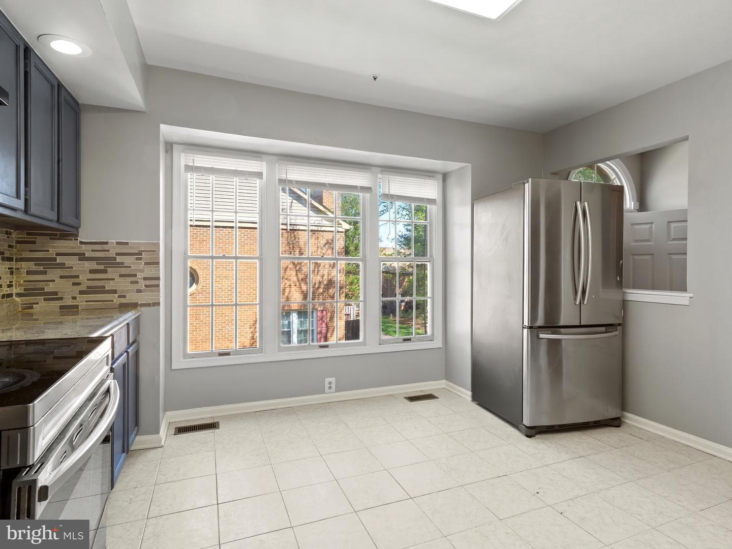 9423 Rosmarin Way photo 8