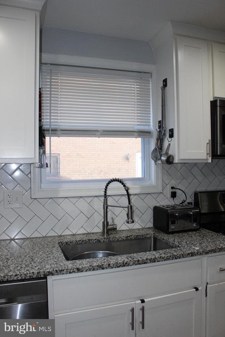 4706 Heath Street photo 10