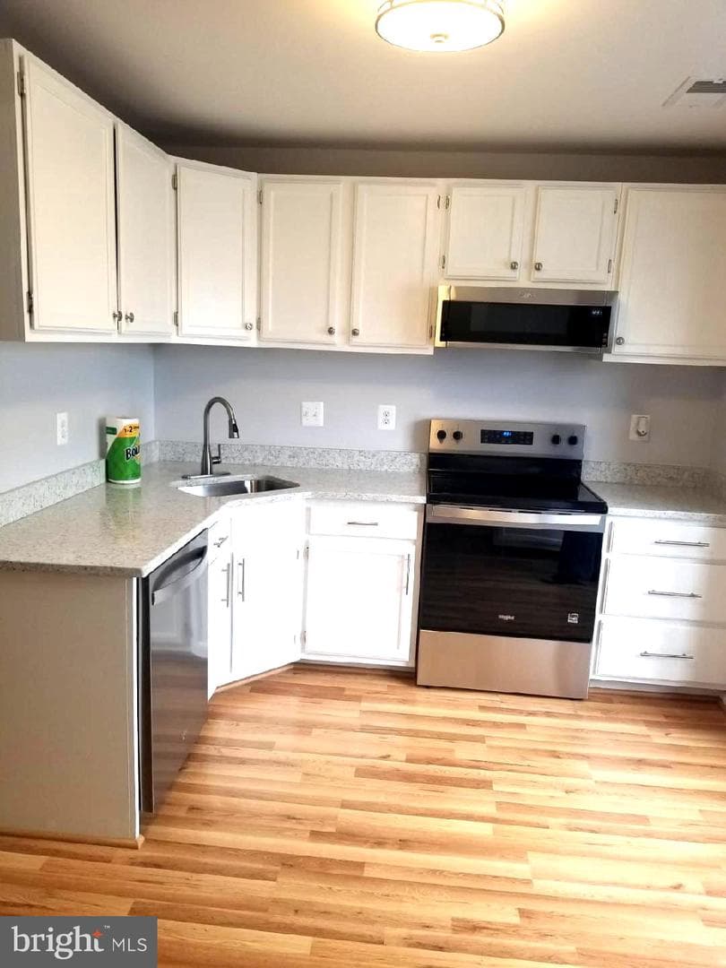 121 Firethorn Court #11-5 photo 9