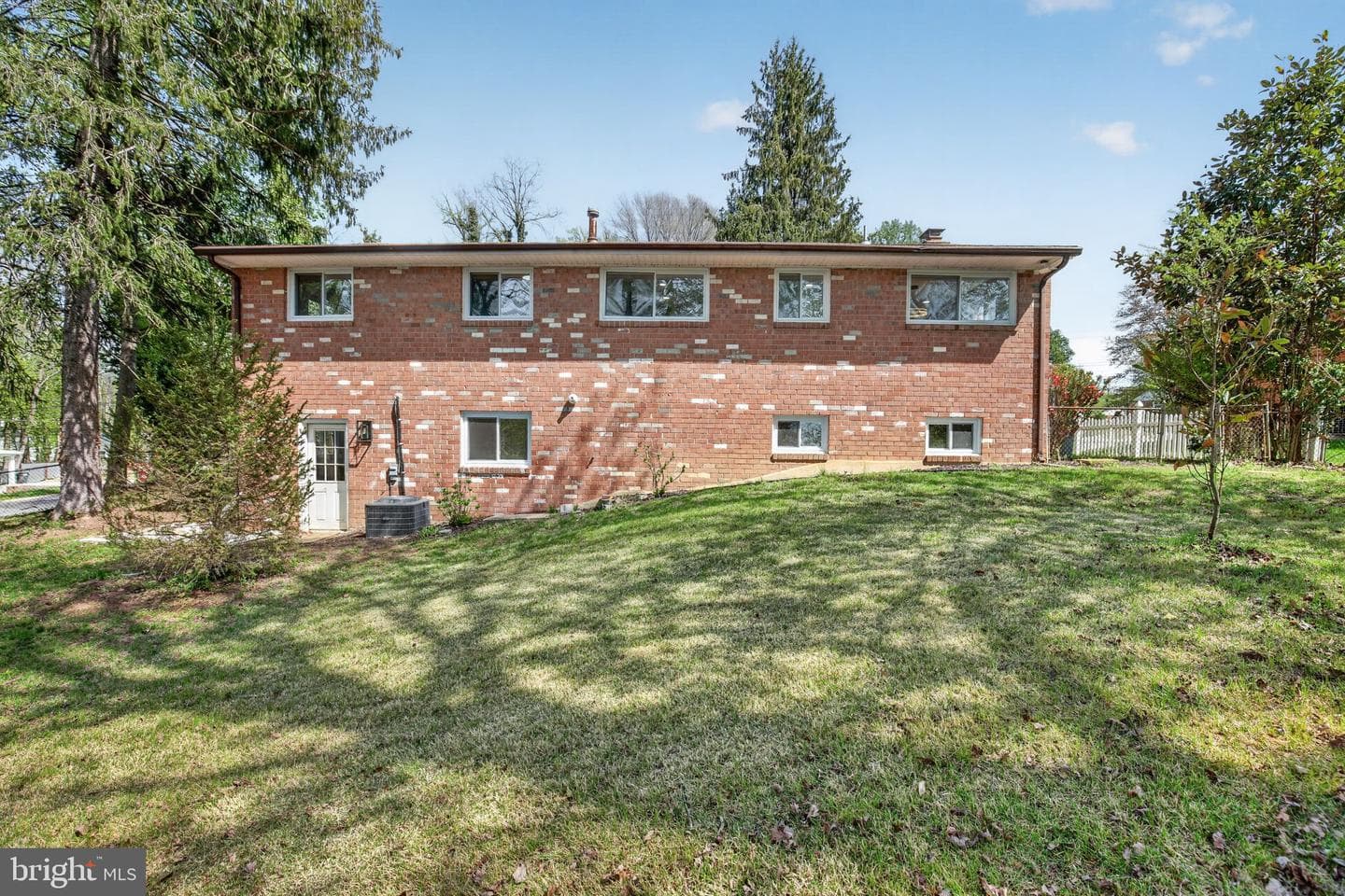 7303 Epping Avenue photo 5