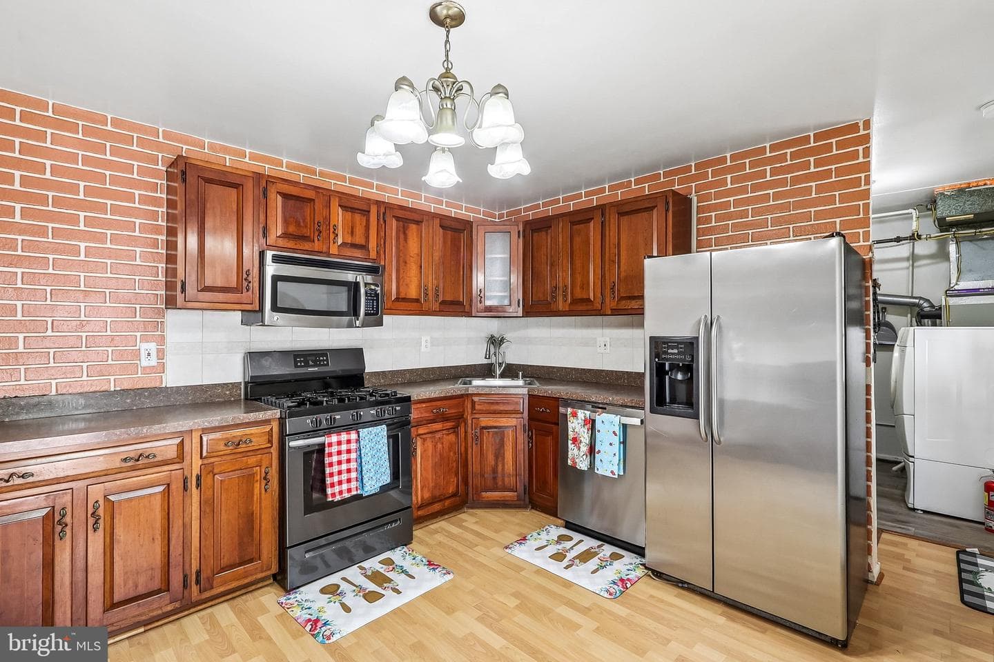 5631 Ellerbie Street photo 6