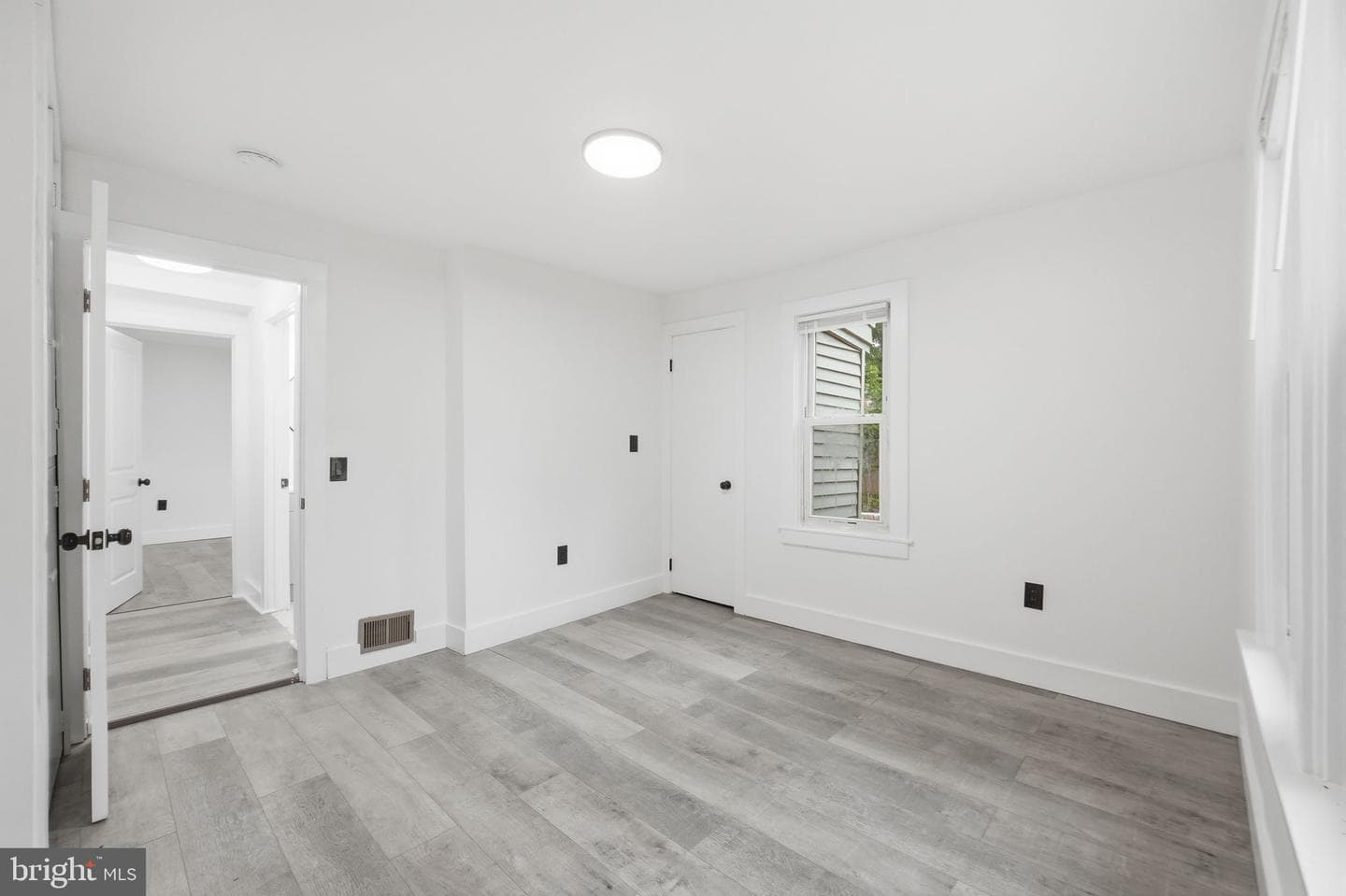 5906 Berwyn Road photo 27
