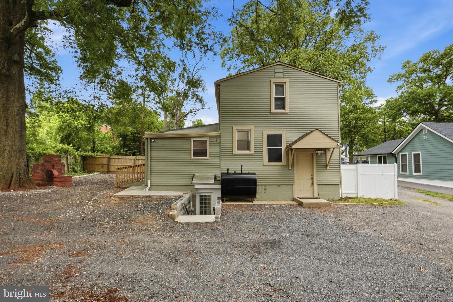 5906 Berwyn Road photo 40