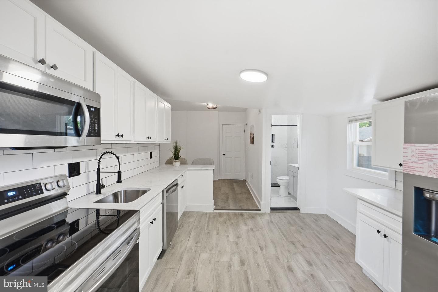 5906 Berwyn Road photo 8