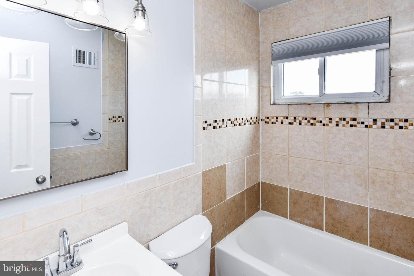 2444 Iverson Street photo 27