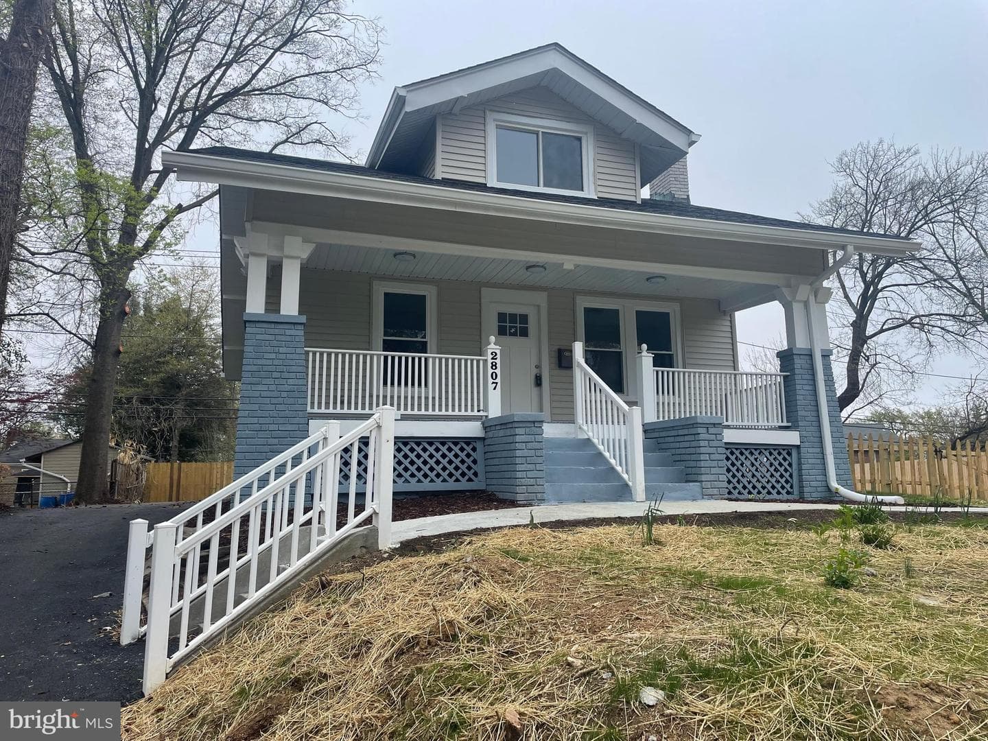 2807 Belleview photo 1
