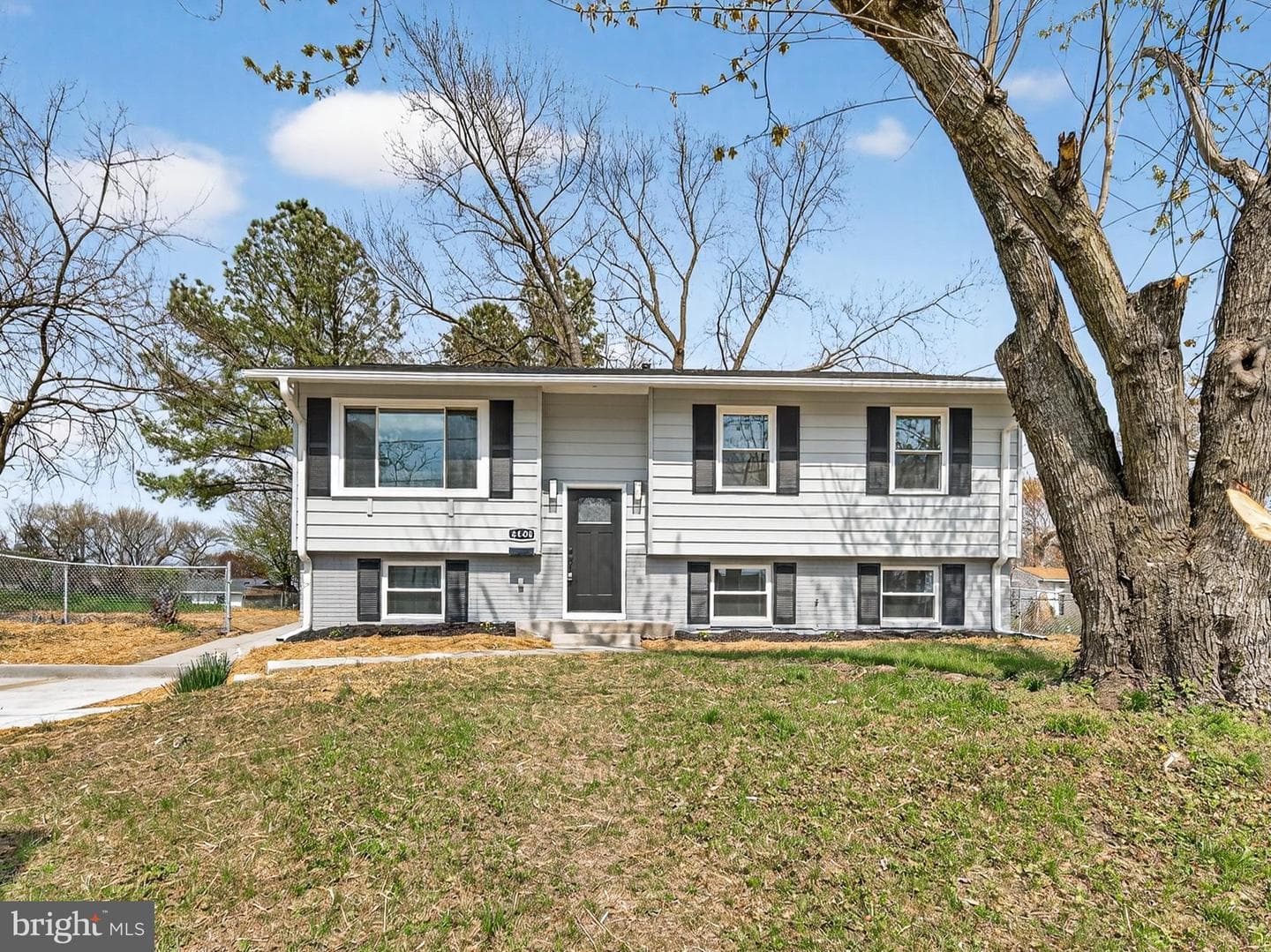 8608 Girard Street photo 39
