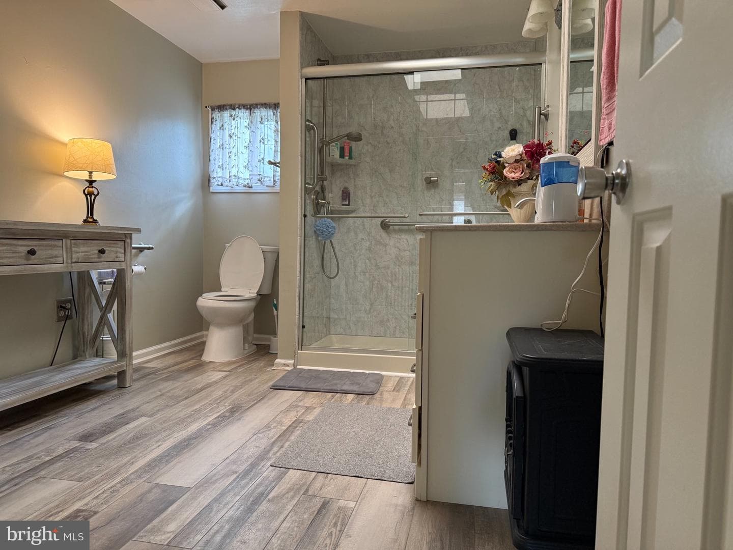 6117 Auth Road photo 3