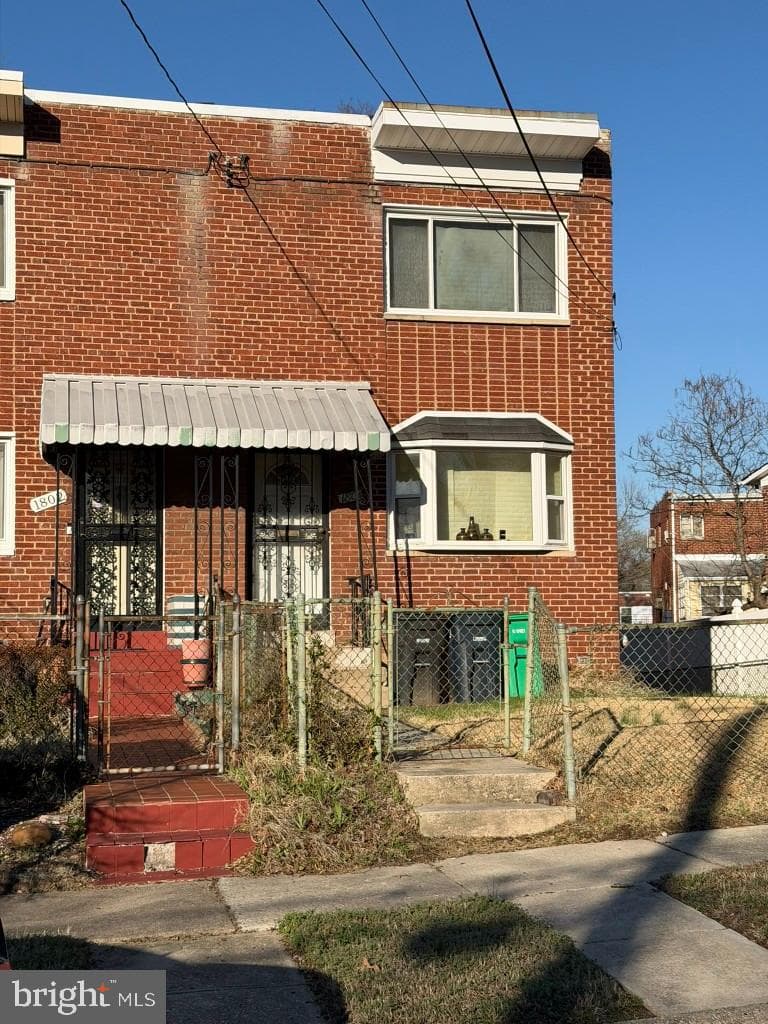 1804 Longfellow Street photo 4