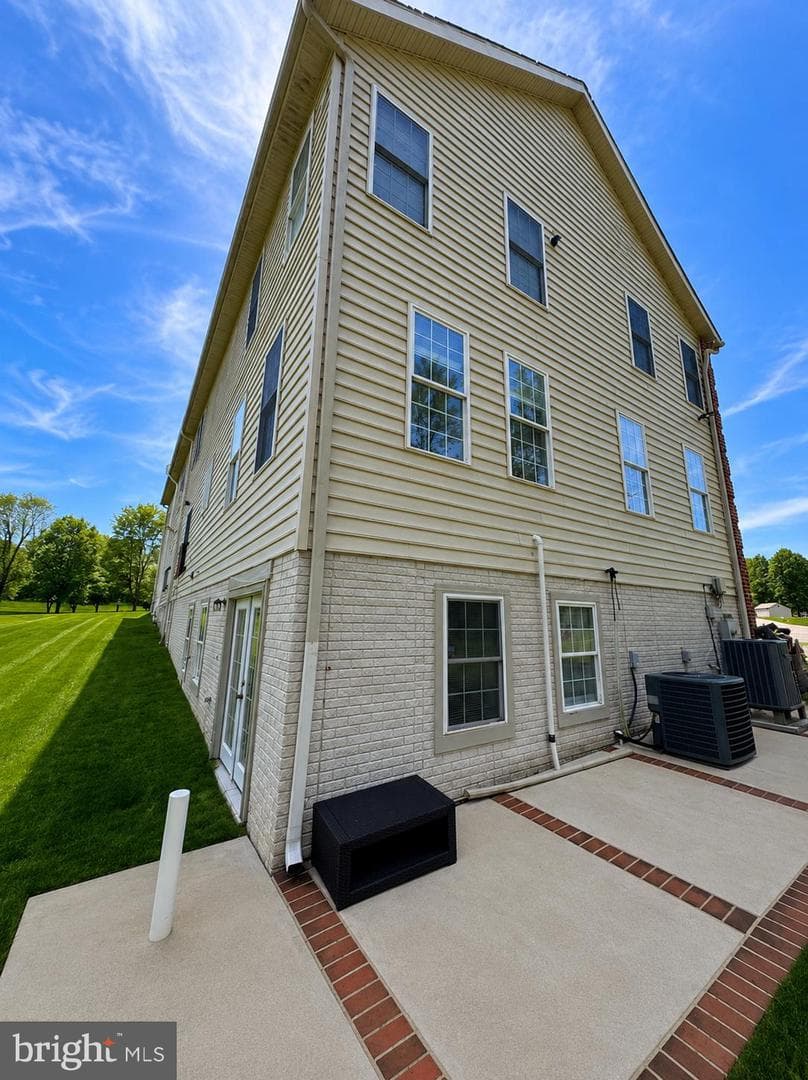 16619 Peach Street photo 85