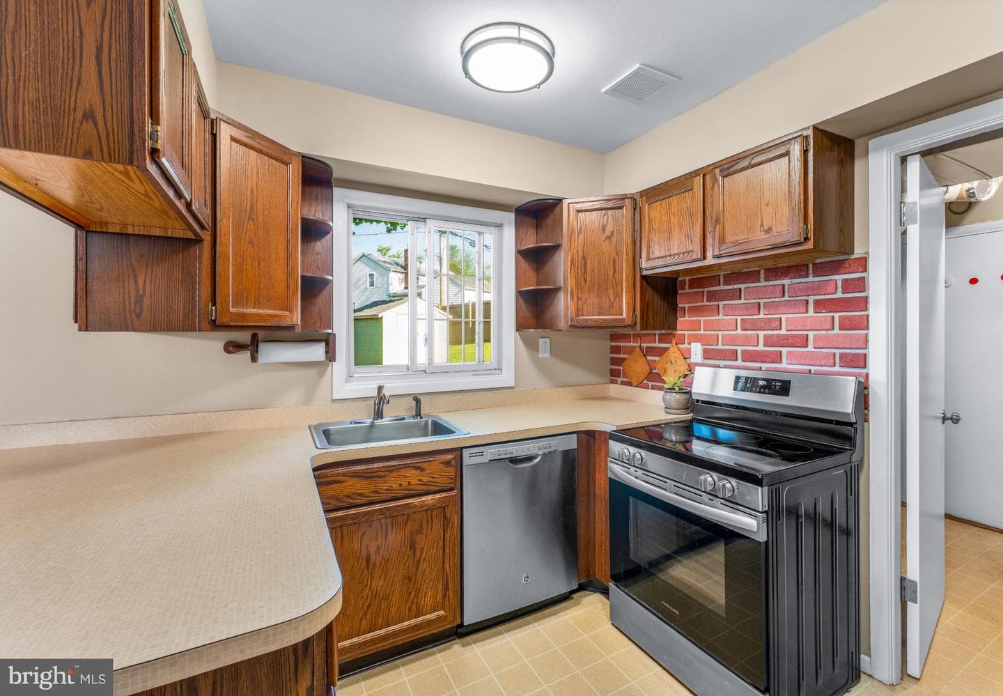 2414 Kinderbrook Lane photo 10