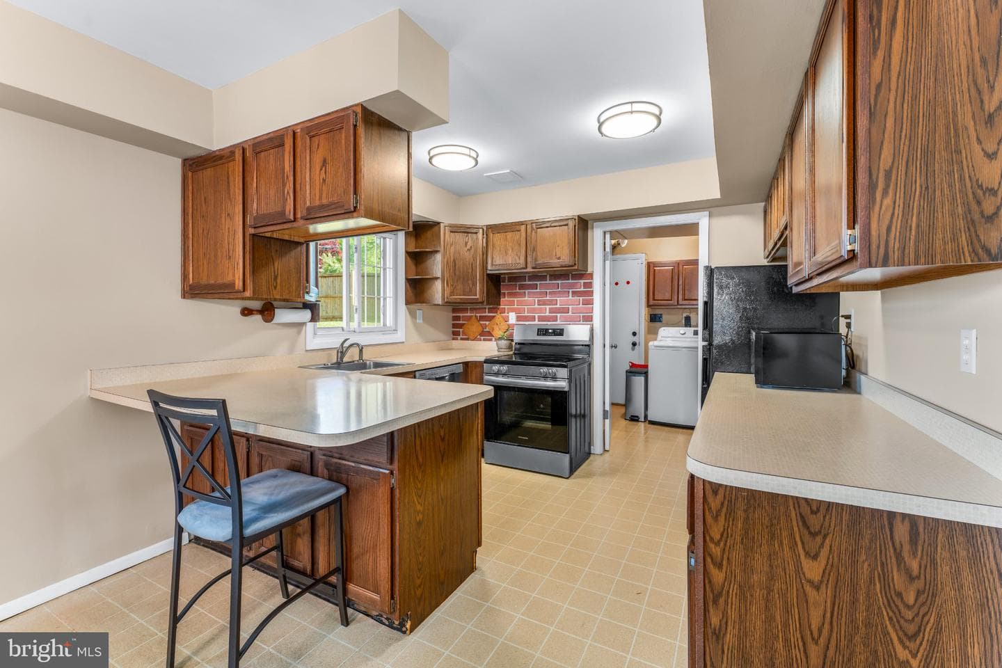 2414 Kinderbrook Lane photo 9