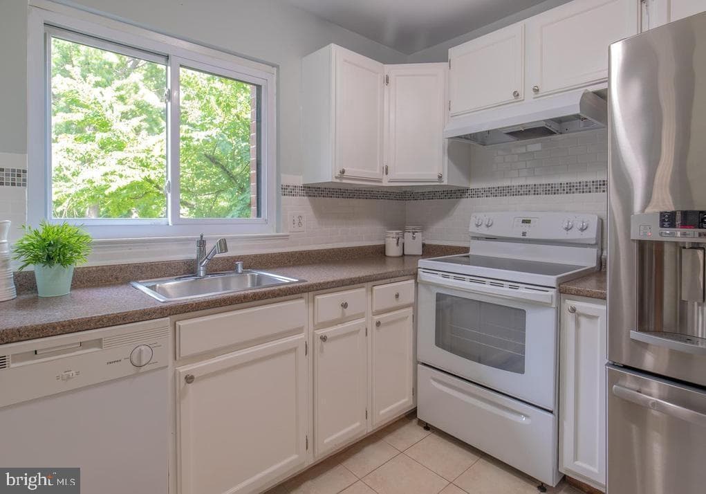 15601 Dorset Road #102 photo 12