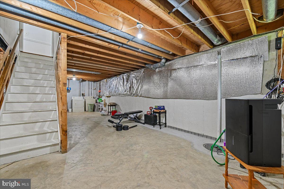 903 Brook Street photo 44
