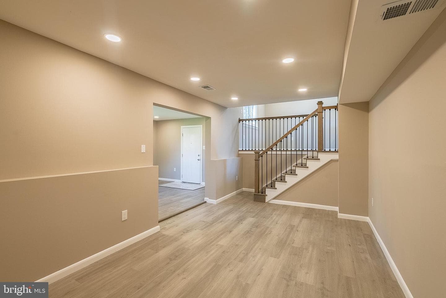 402 Warburton Oaks Drive photo 8