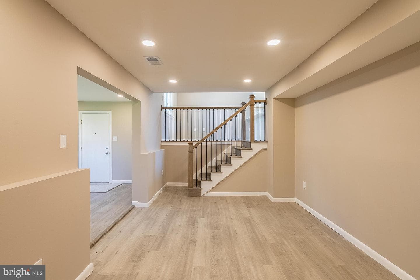 402 Warburton Oaks Drive photo 9