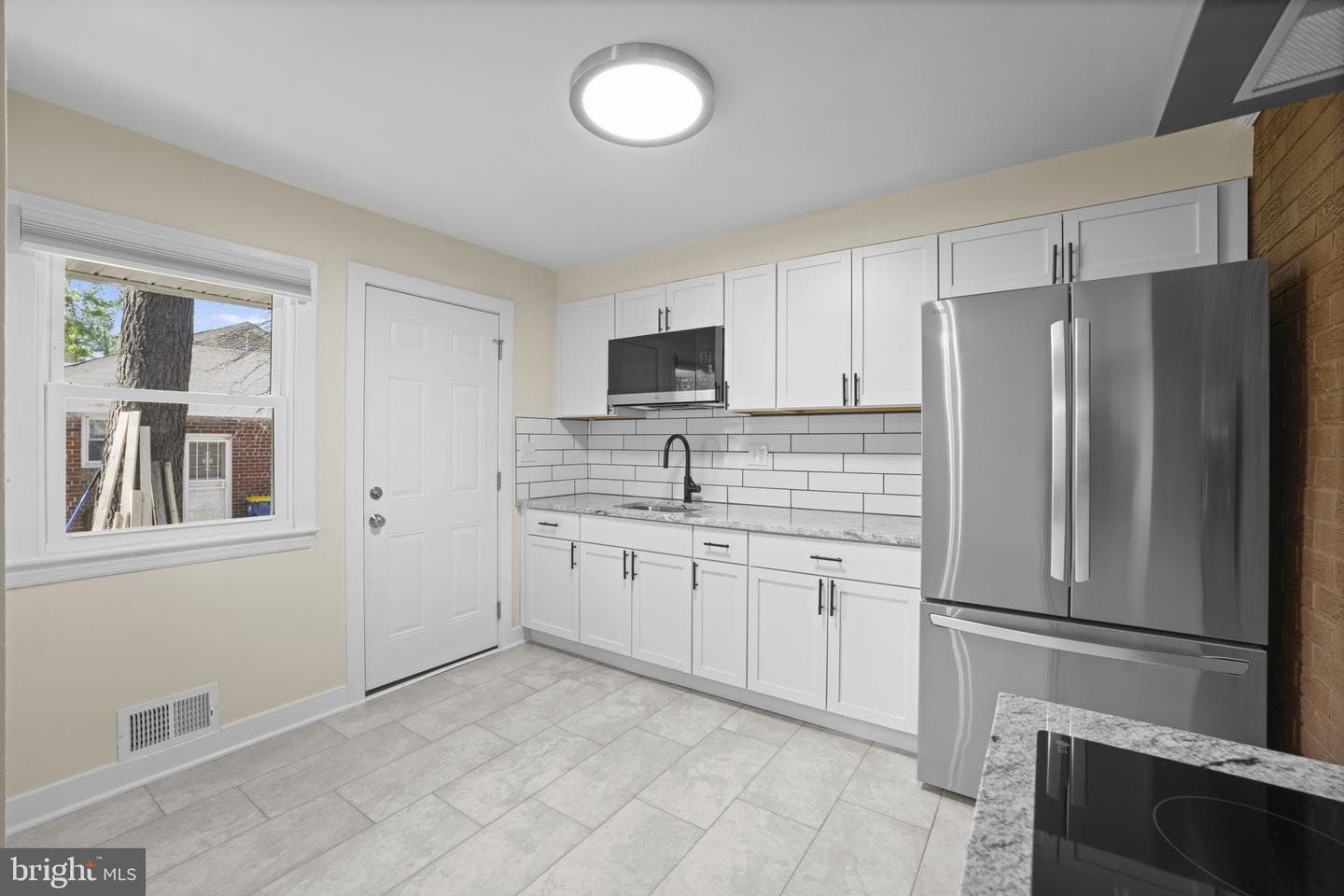 8405 Ravenswood photo 3