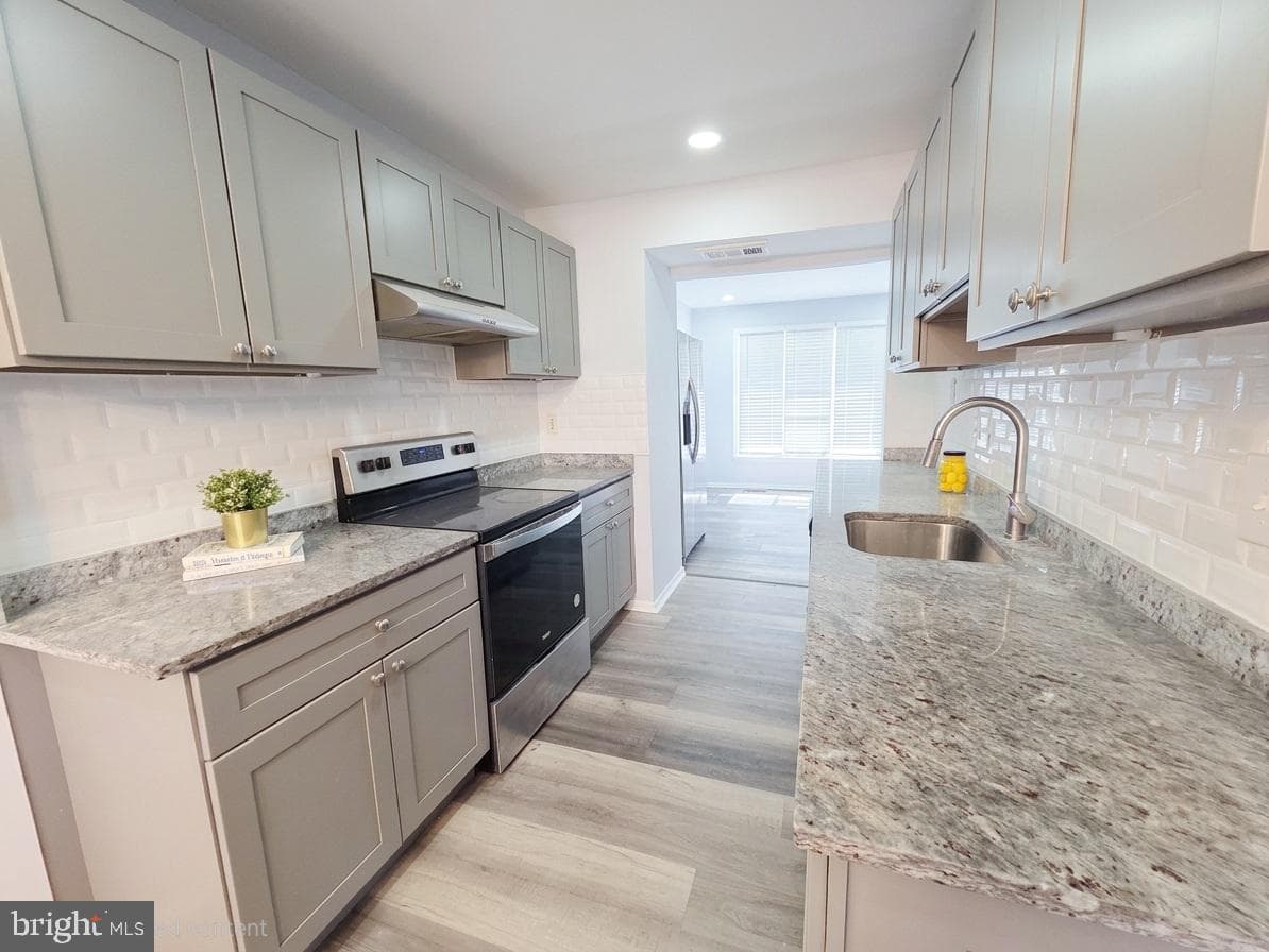 2076 Chadwick Terrace photo 3