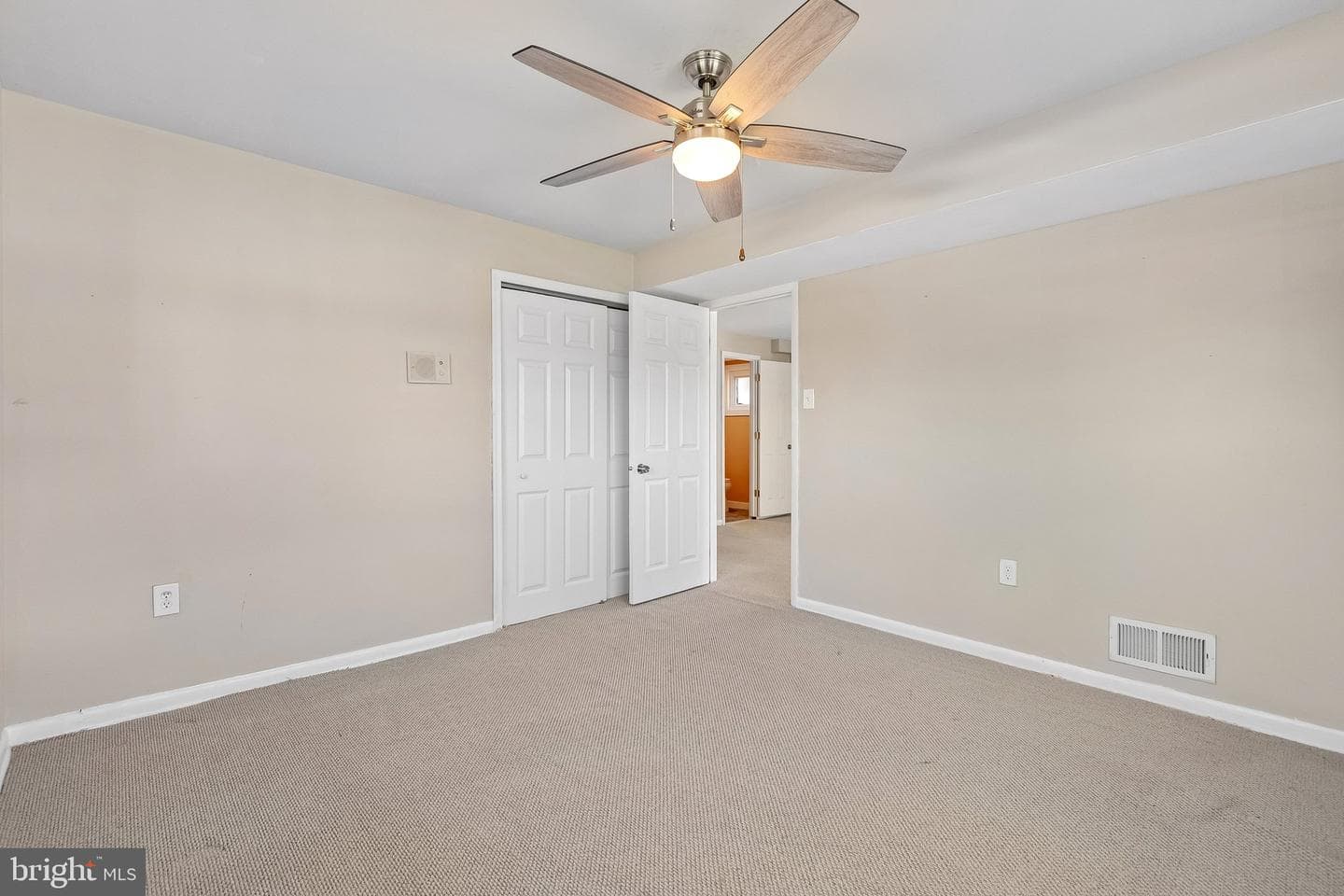 6203 Tyburn Street photo 29