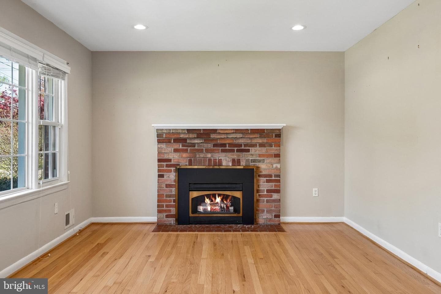 6203 Tyburn Street photo 6