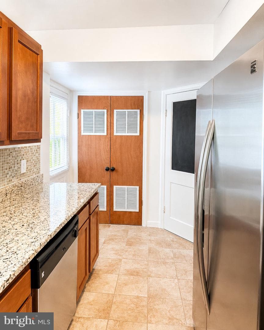 1120 Carrington Avenue photo 9