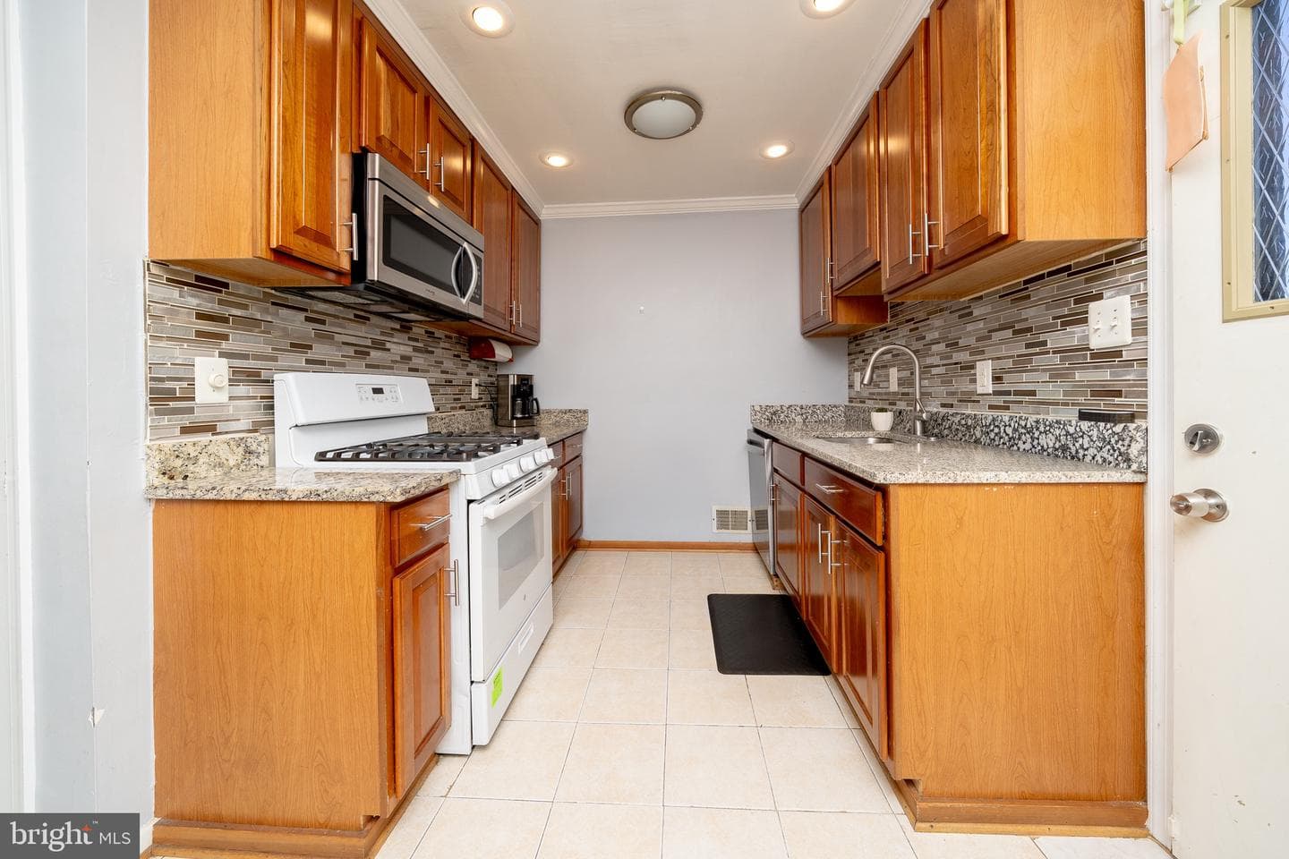 1511 Warren Ave photo 16