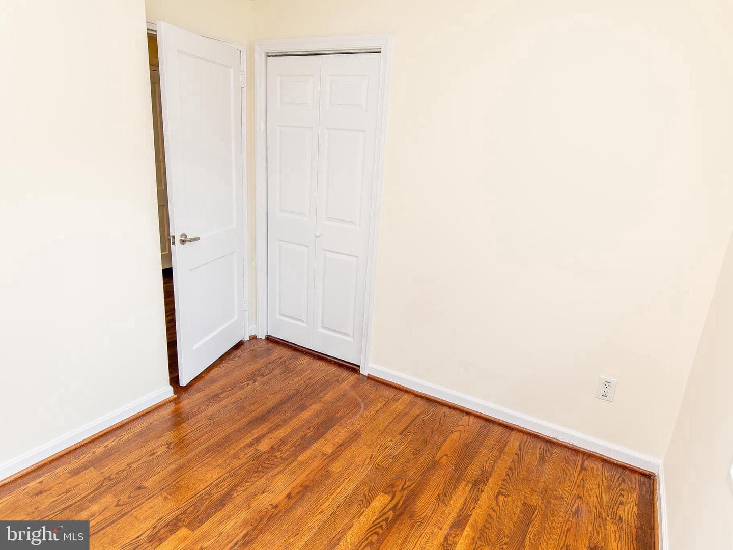 5014 N Englewood Drive photo 30