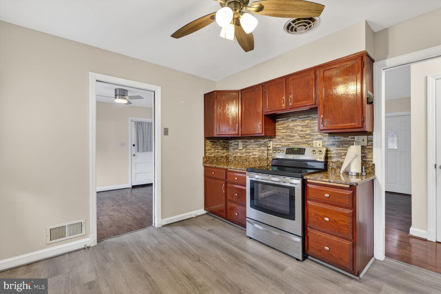 3804 Hemlock Place photo 11
