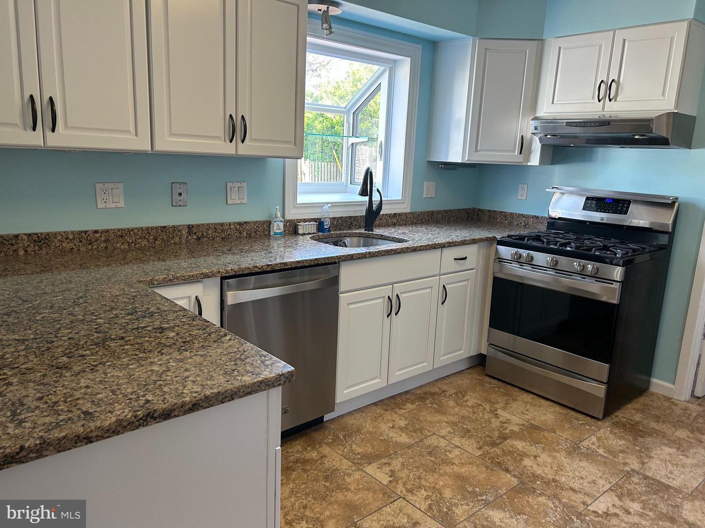 2903 Twisting Lane photo 3