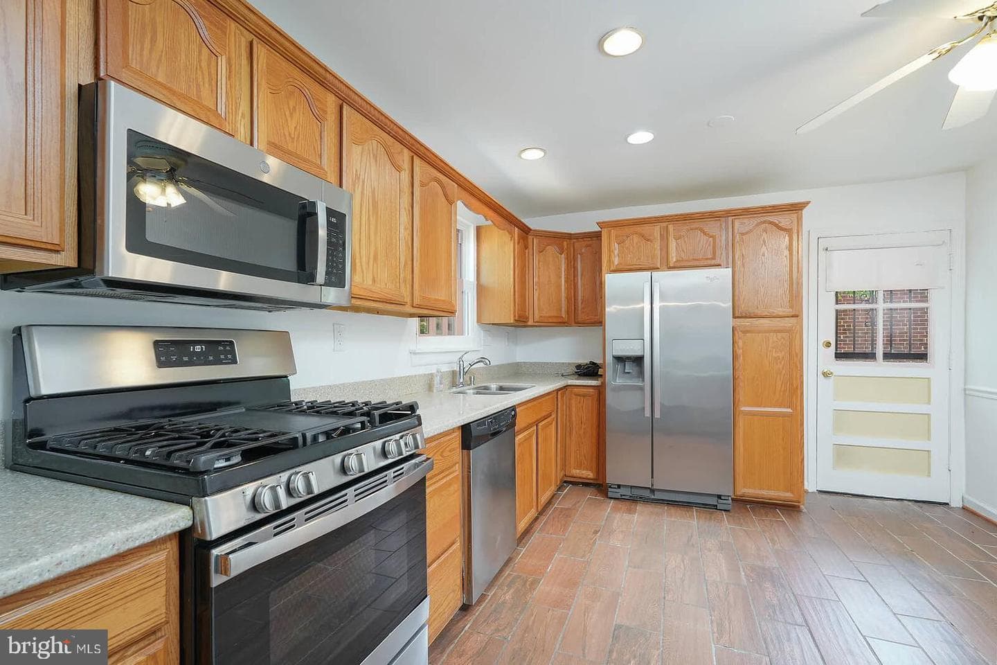 4 Thurston Drive photo 11