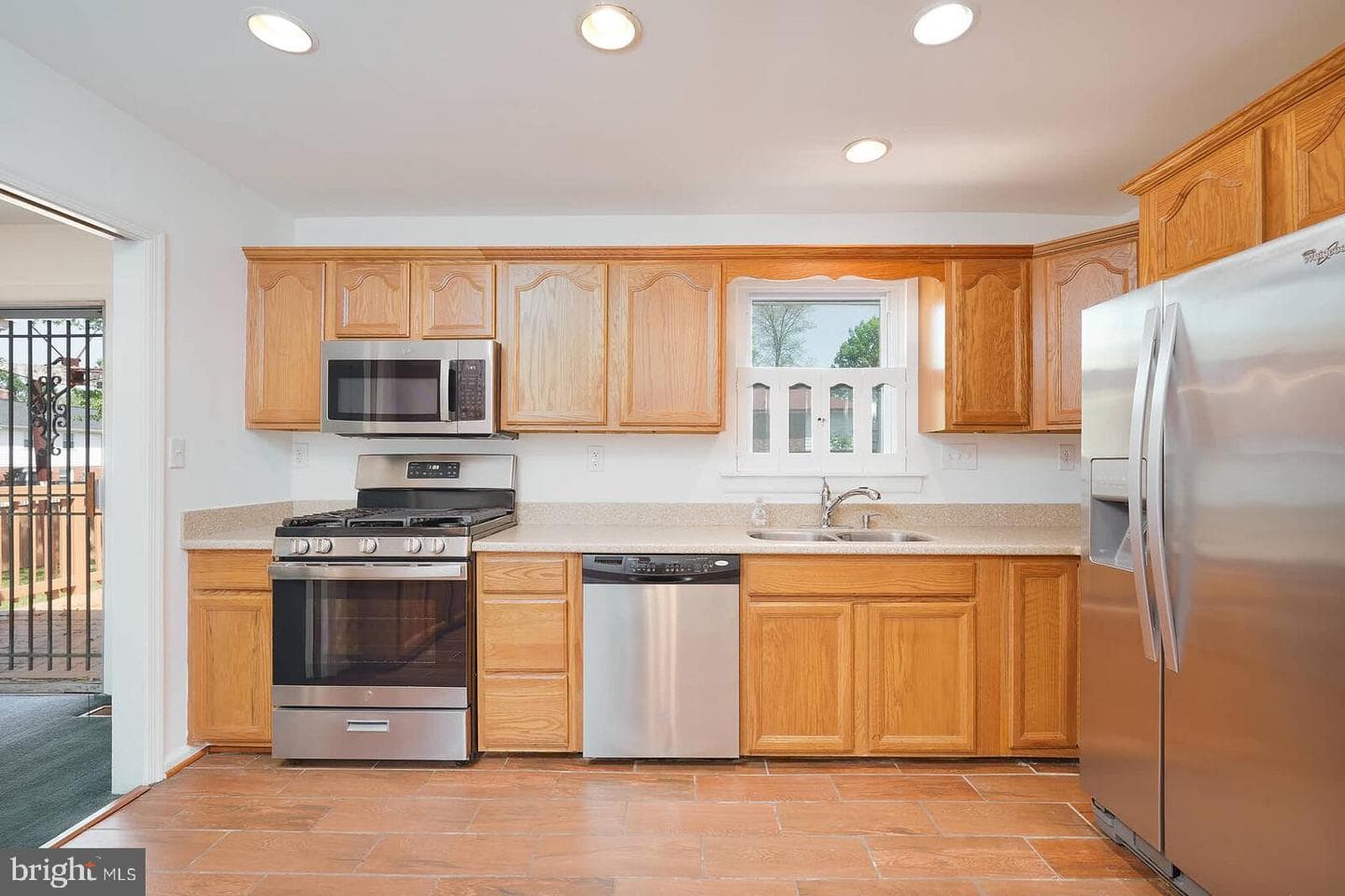 4 Thurston Drive photo 12