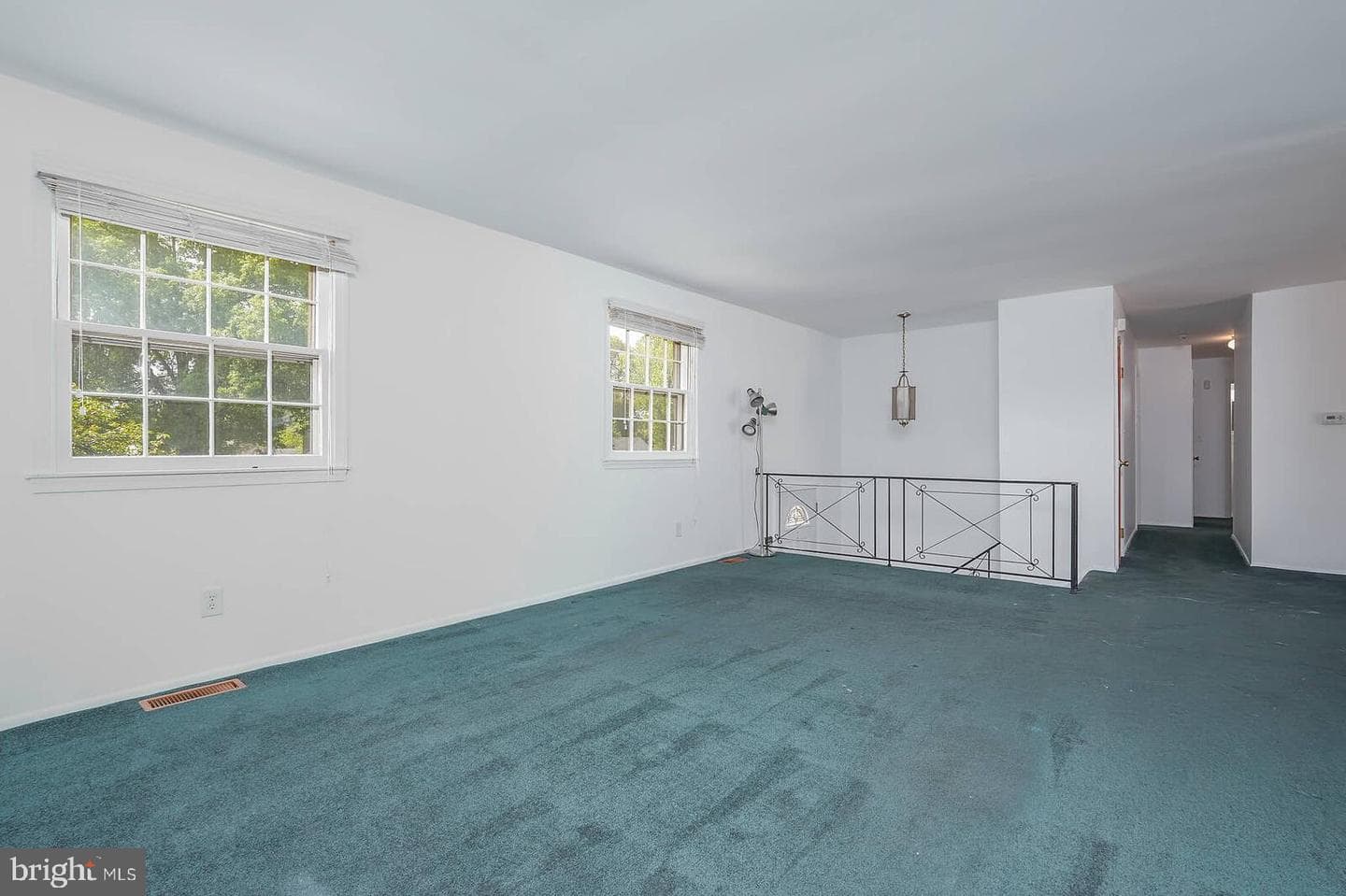 4 Thurston Drive photo 7