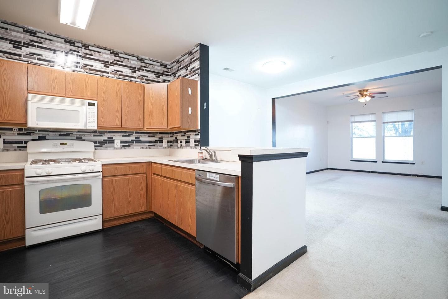 1321 Karen Boulevard #208 photo 7