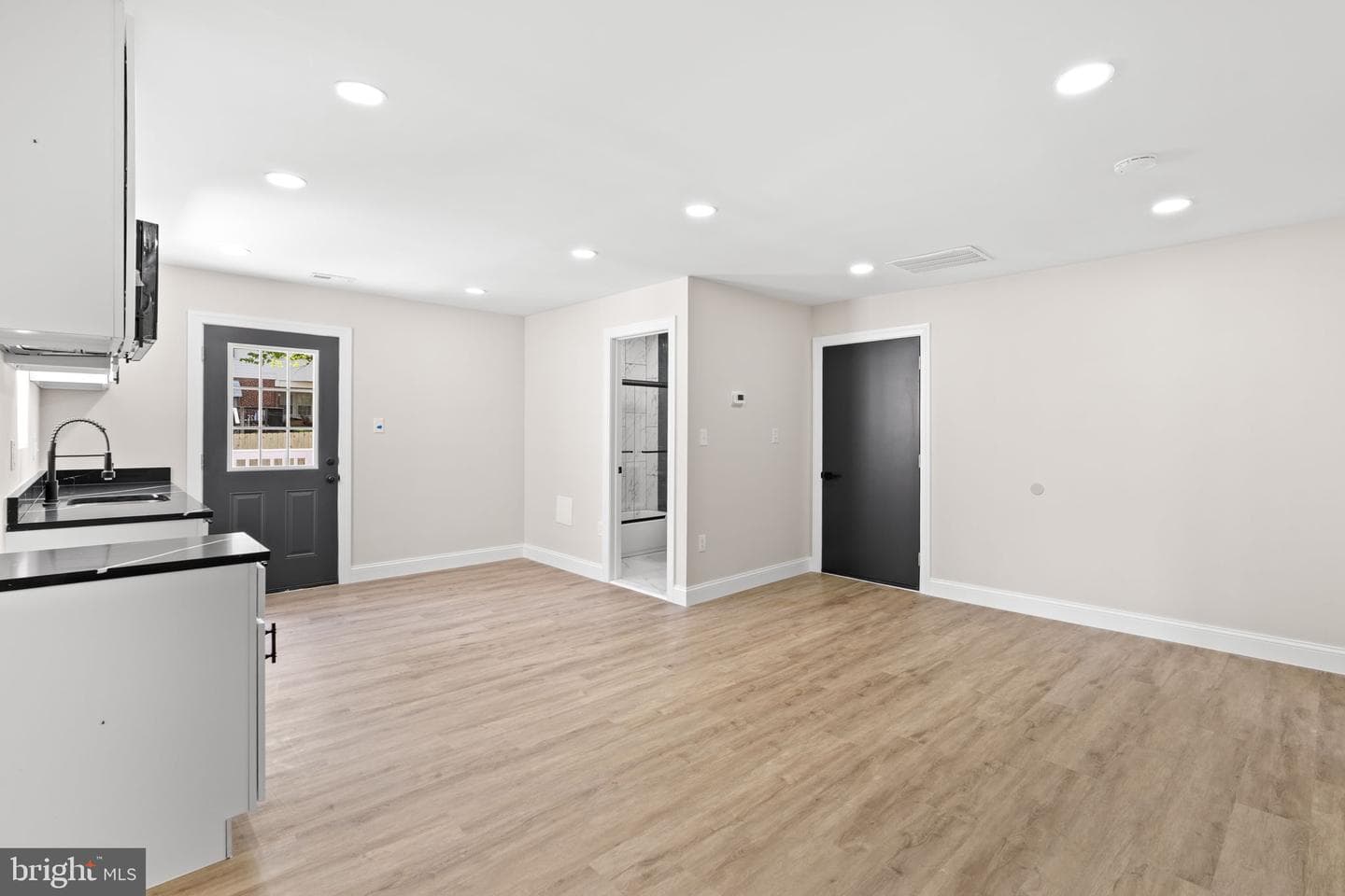 5809 Burgundy Street photo 35