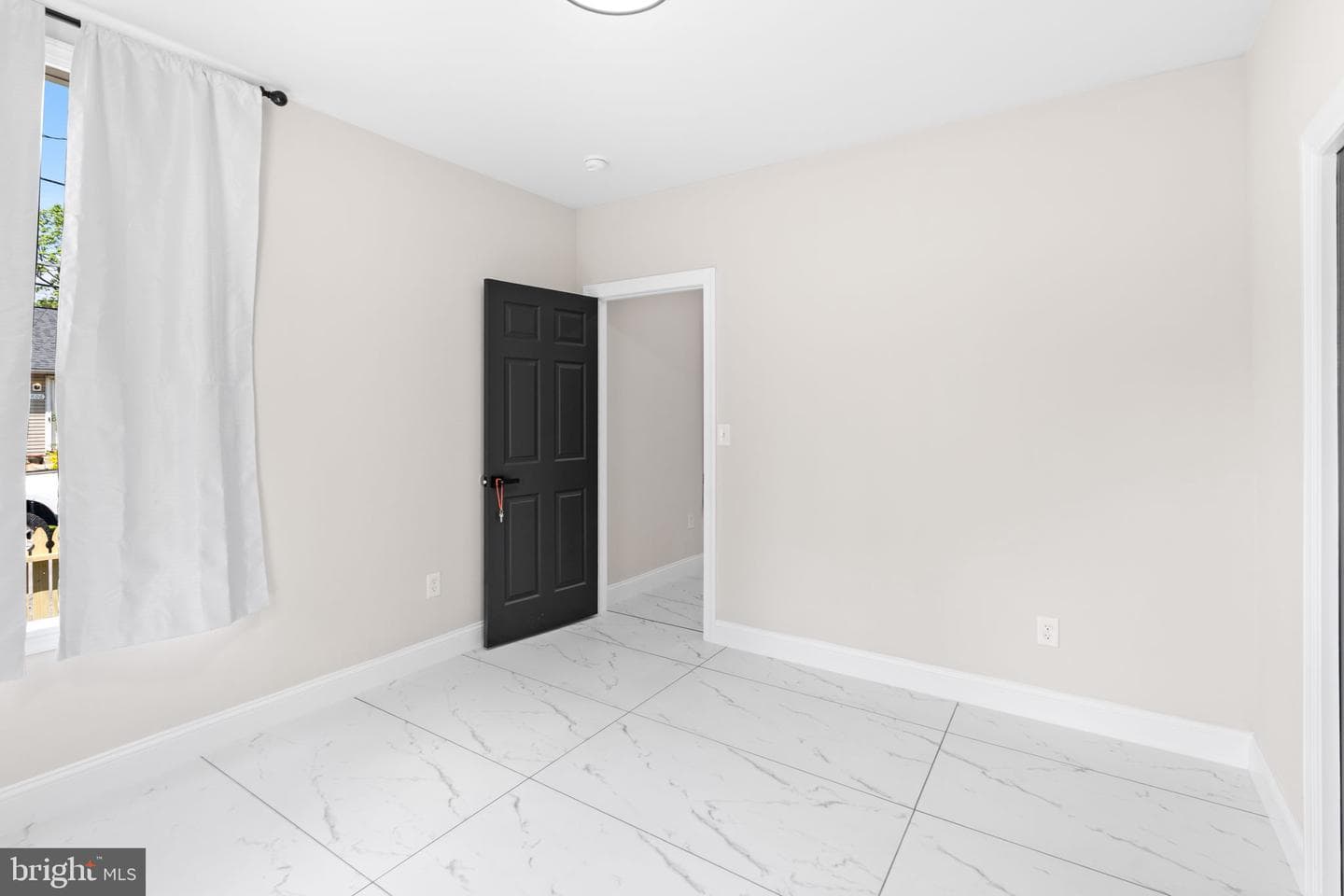 5809 Burgundy Street photo 9