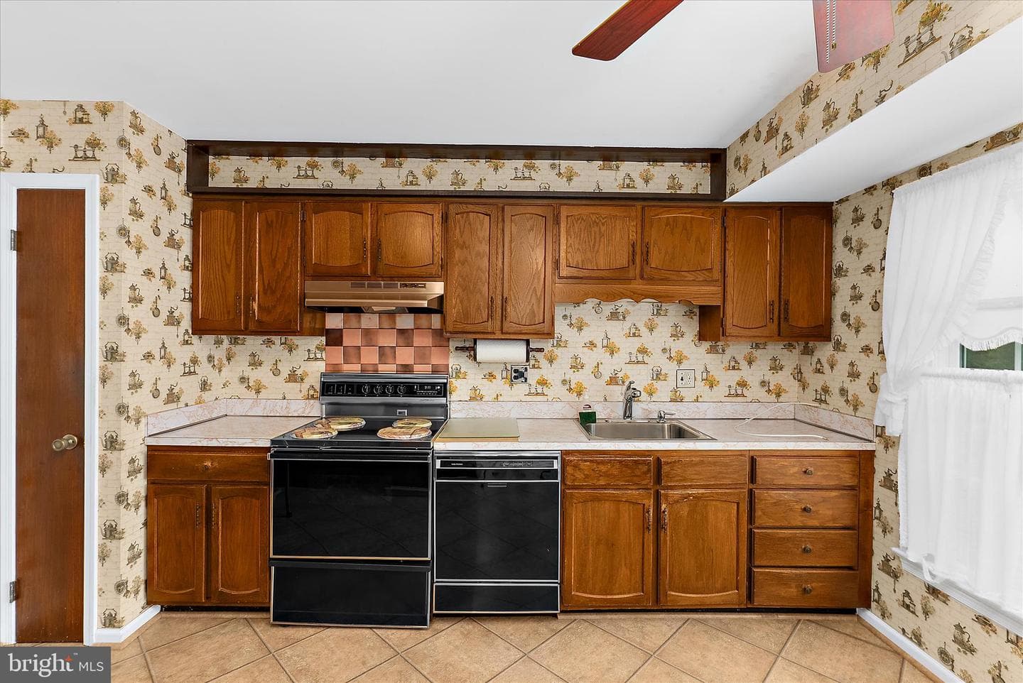 7708 Gambier Drive photo 9