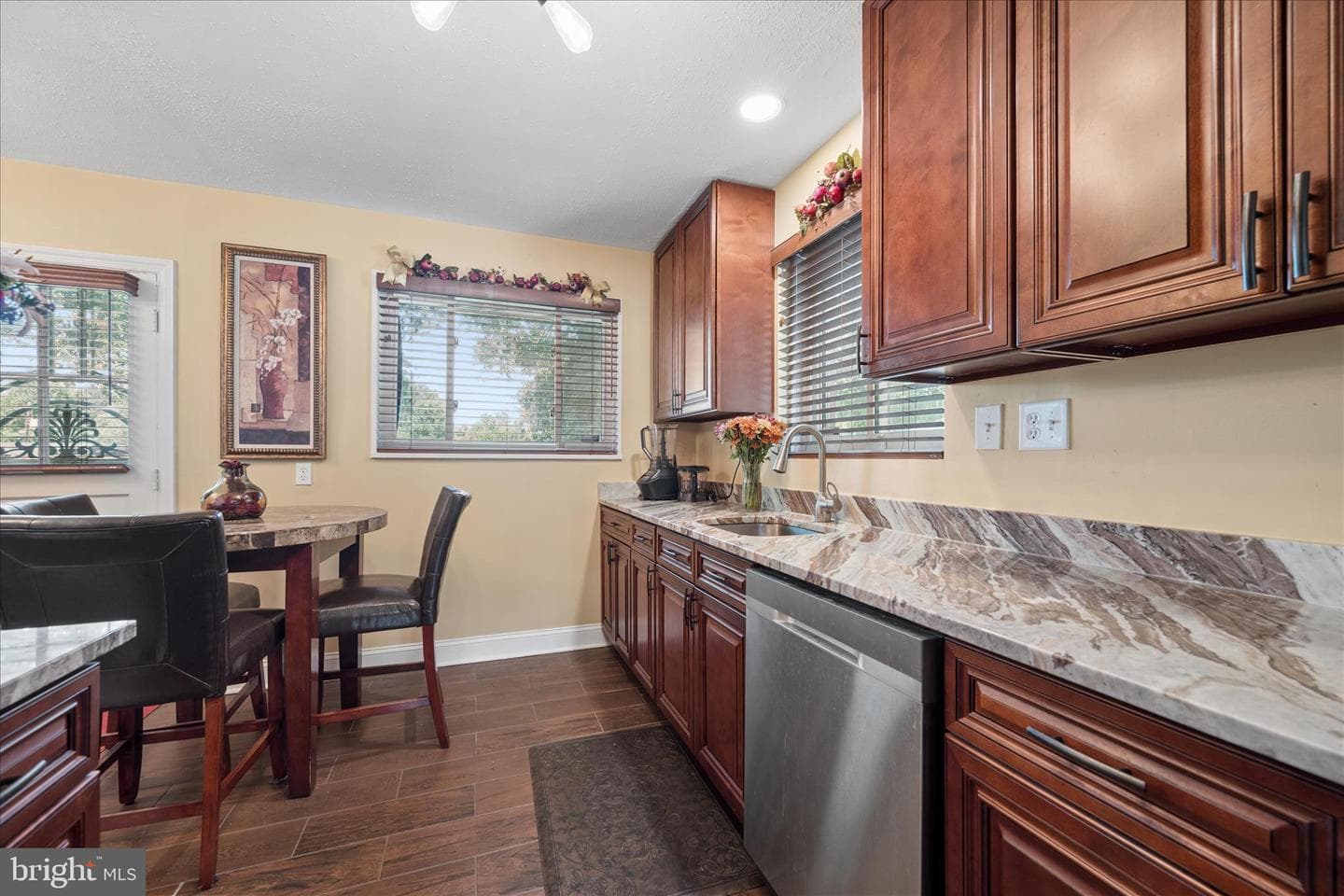 6803 Adelphi Road photo 17