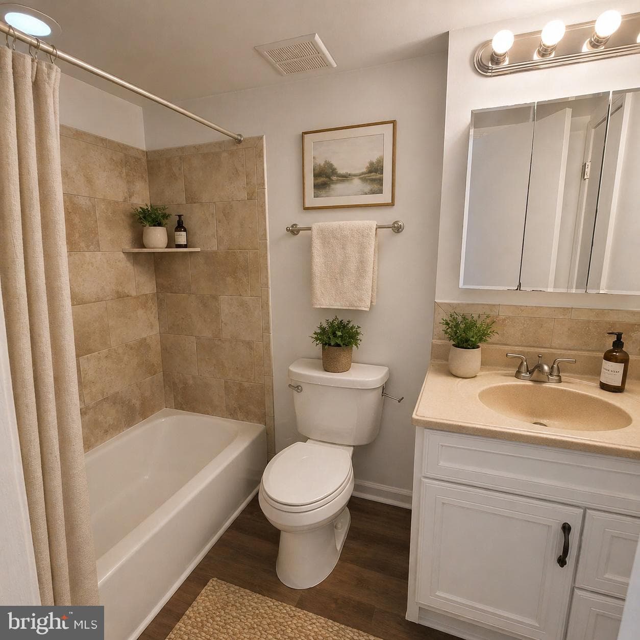 1833 Addison Road S photo 3