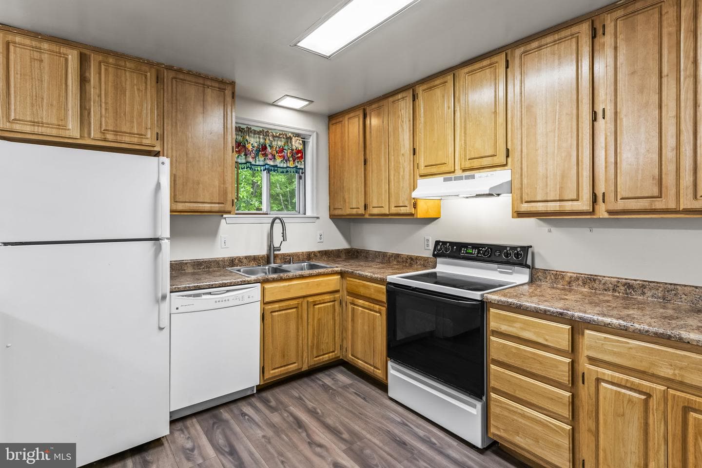 8714 Oakdale Street photo 11
