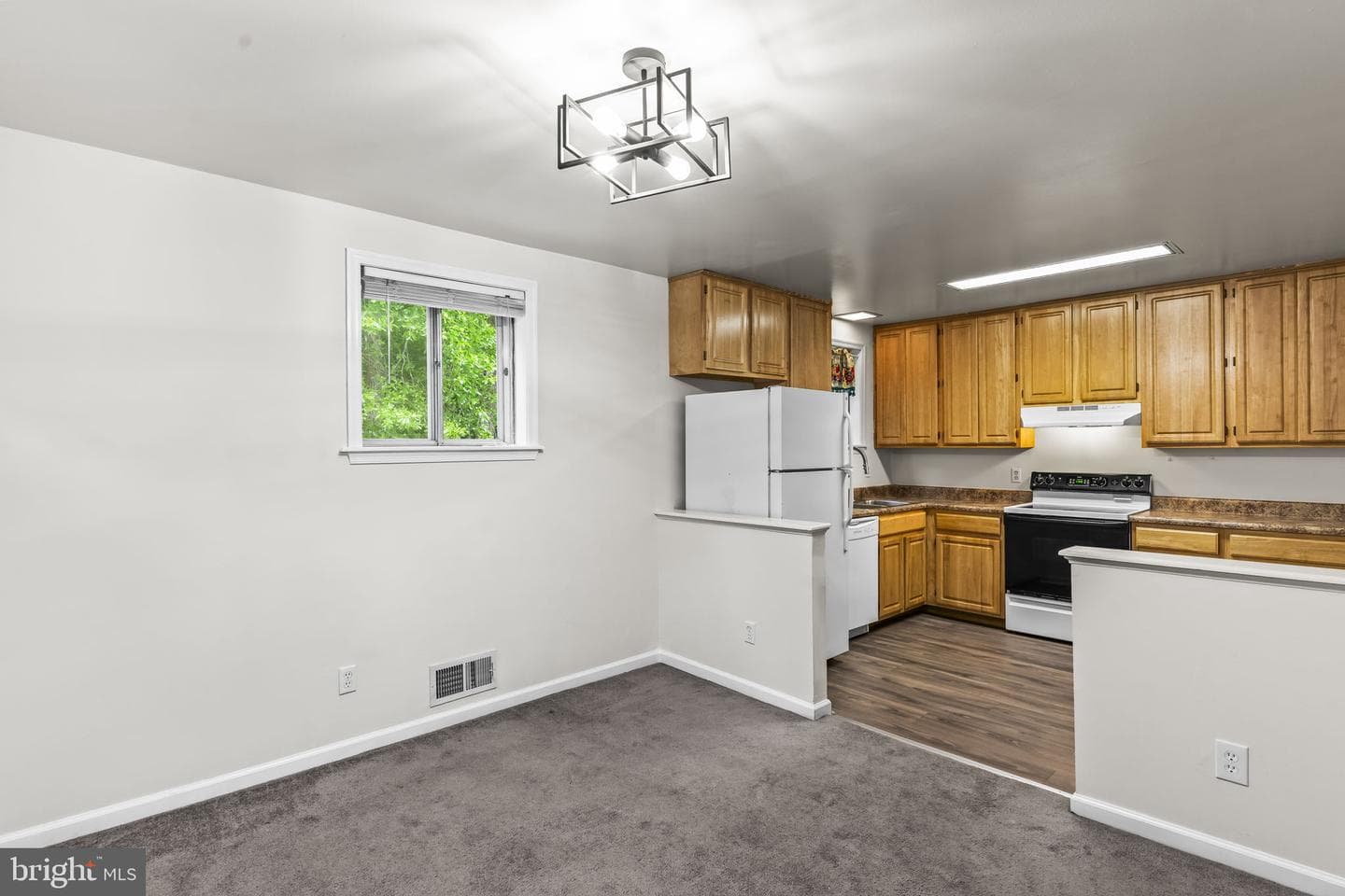 8714 Oakdale Street photo 8