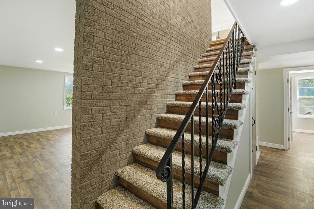 309 Cedar Ridge Drive photo 17