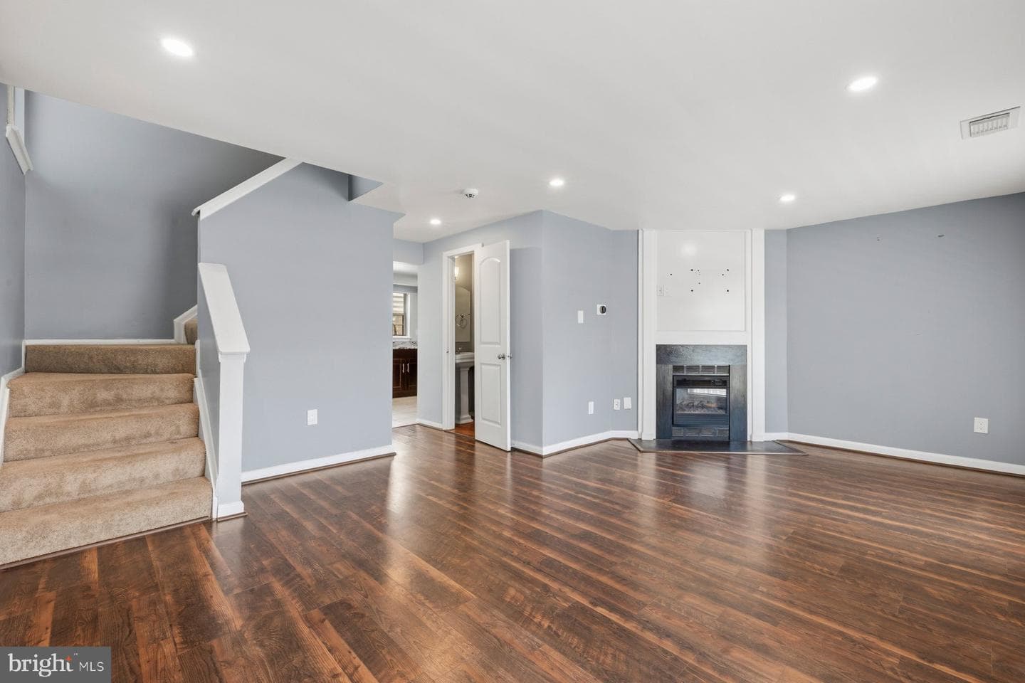 5100 Marlborough Place photo 4