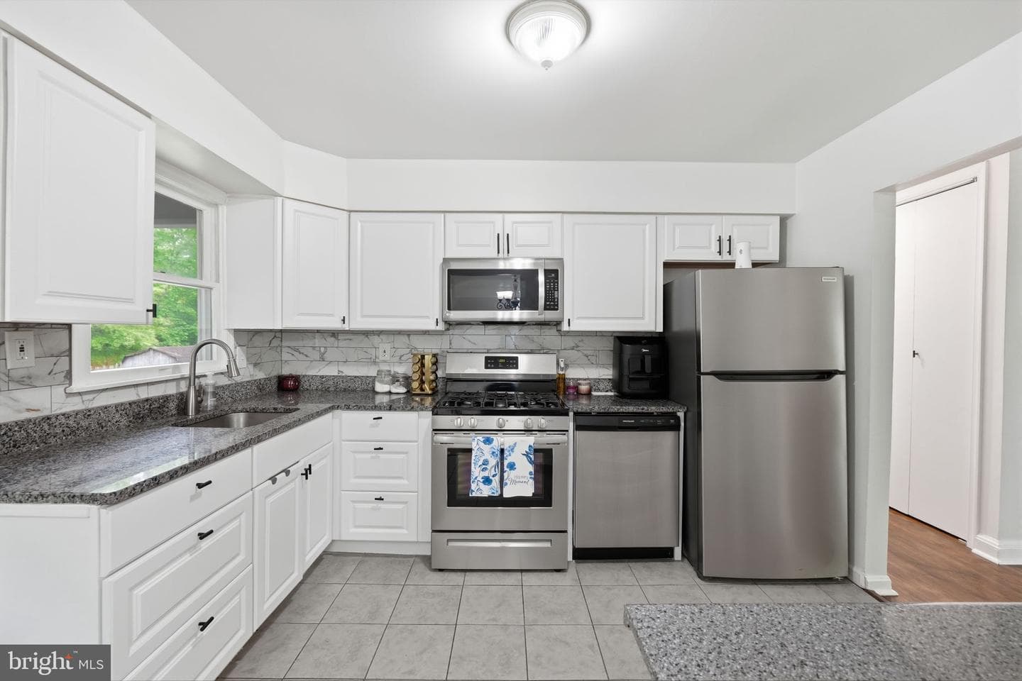 9705 Locust Avenue photo 4