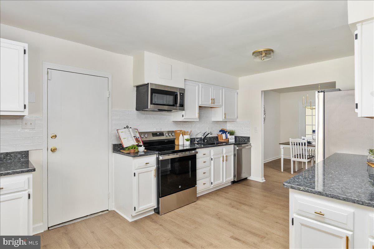 13021 Chalfont Avenue photo 11