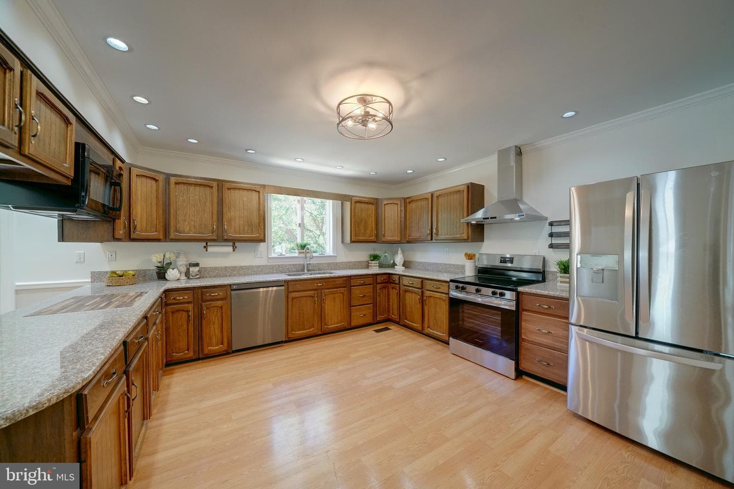 6301 Kaybro Street photo 5