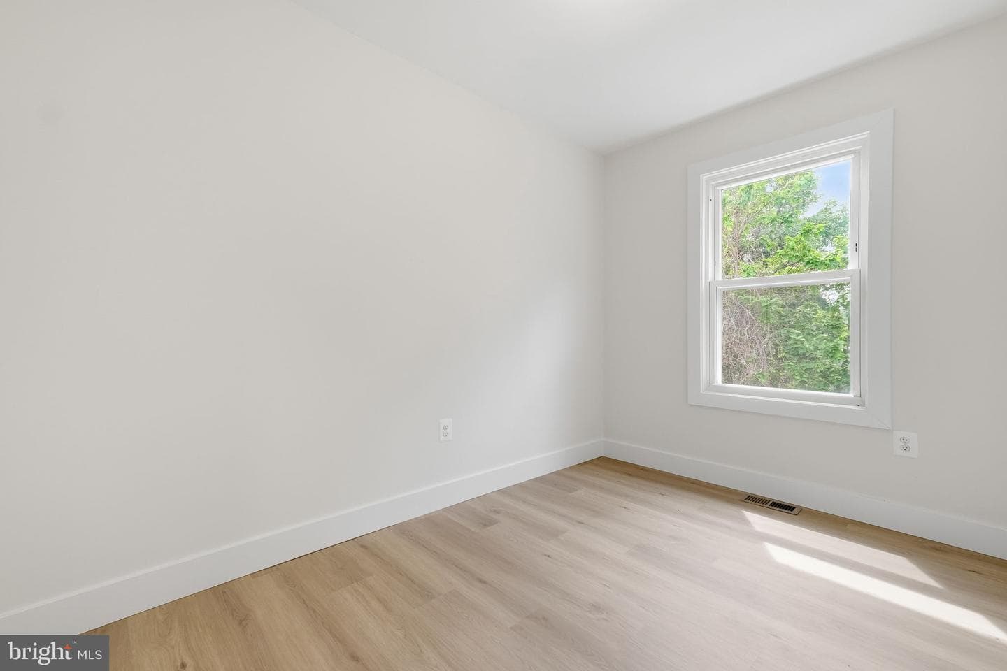 5919 Crown Street photo 18