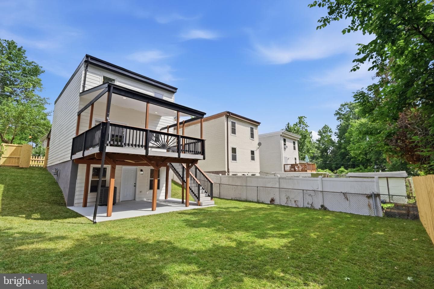 5919 Crown Street photo 32